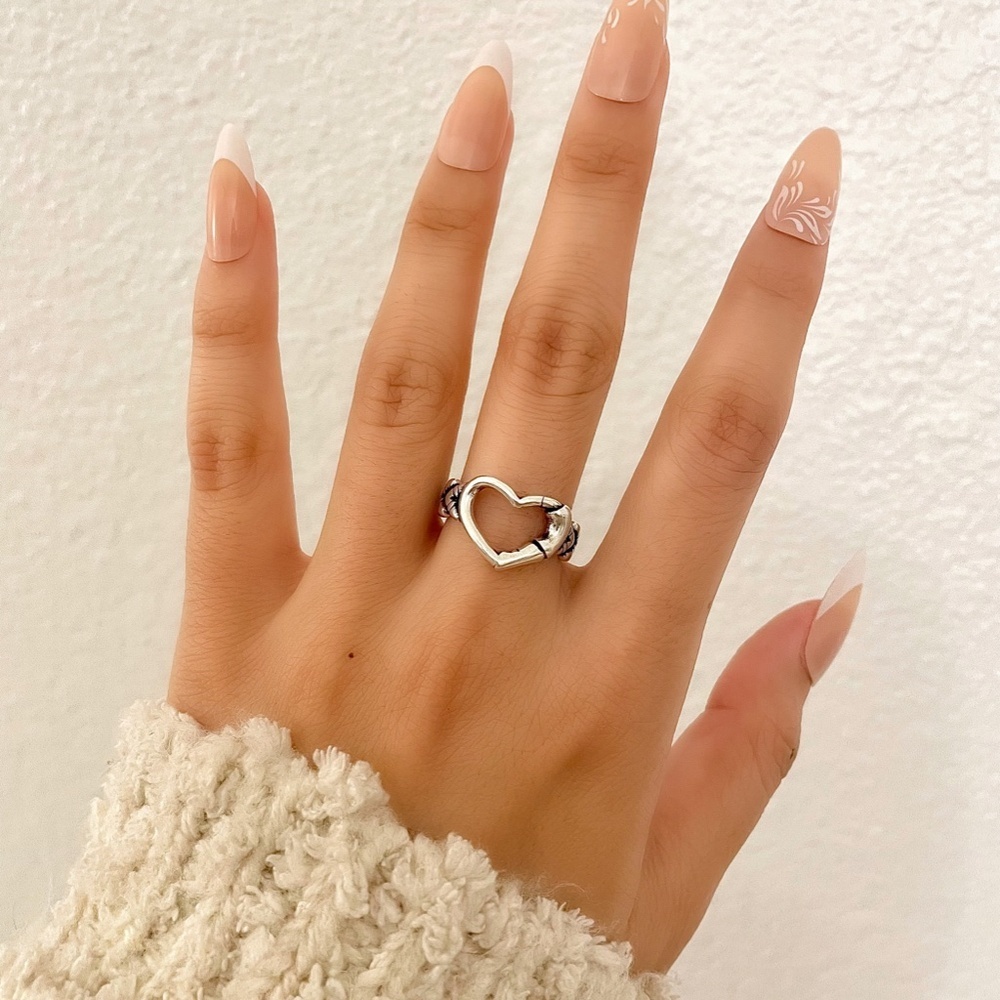 925 Sterling Silver Minimalist Heart Ring Silver Vintage Boho Geometric Ring - Picture 2 of 4